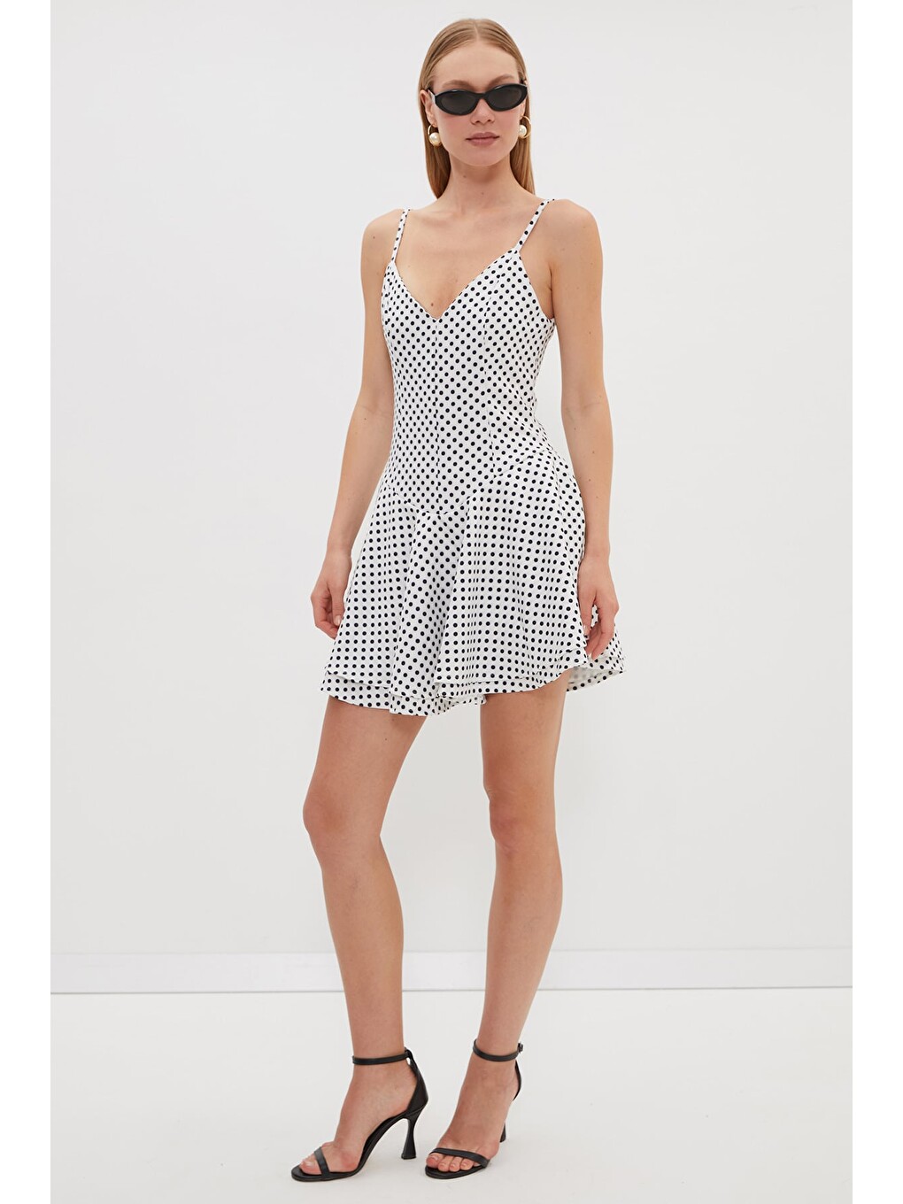Beyaz Puantiyeli Askılı Mini Boy Elbise-3