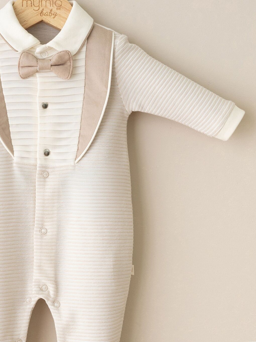 Kahverengi Gömlek Yaka Papyonlu Uzun Kollu Erkek Bebek Tulum-1