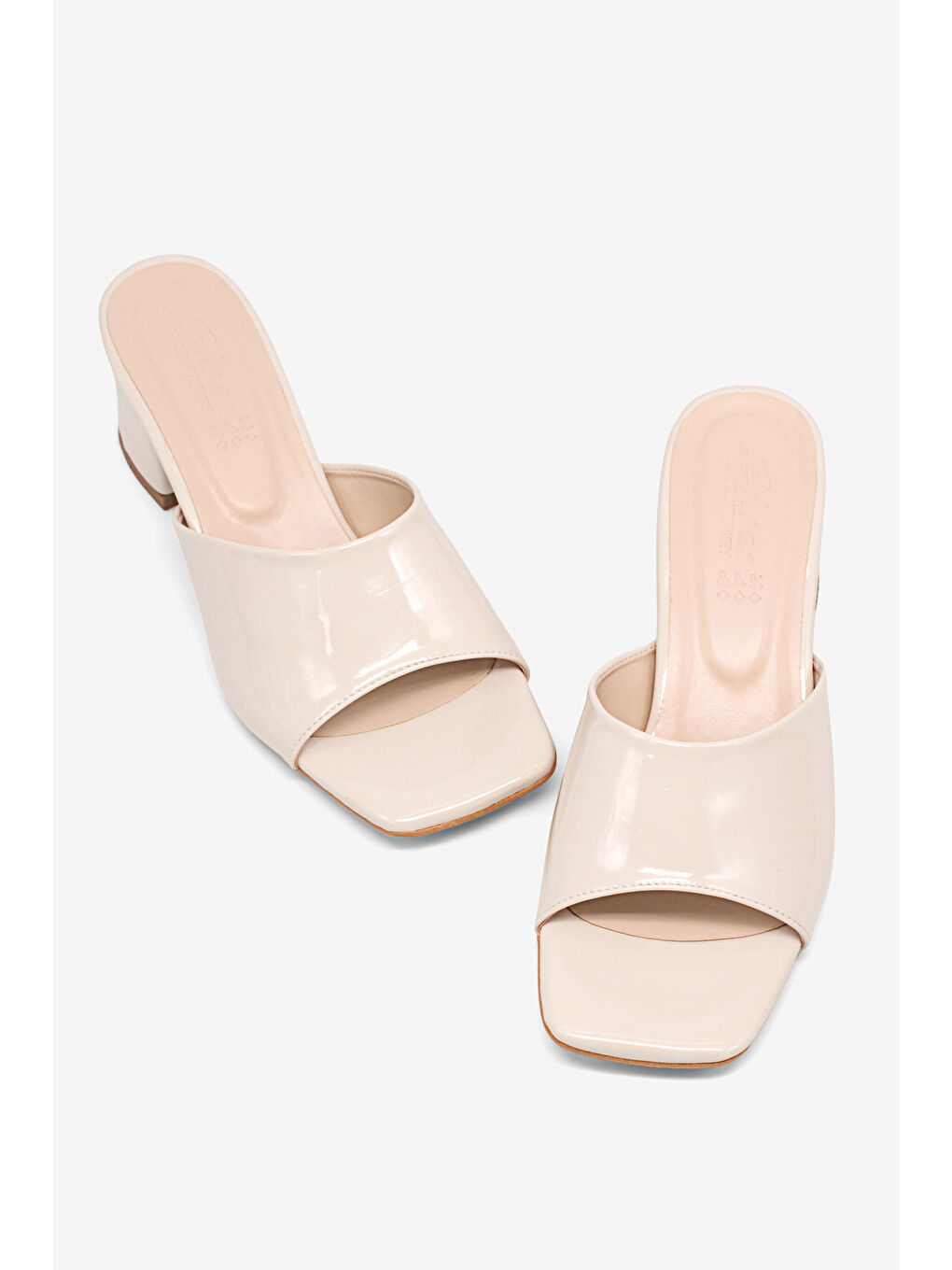 Kadın Bej Rahat Kalıp Topuklu Terlik