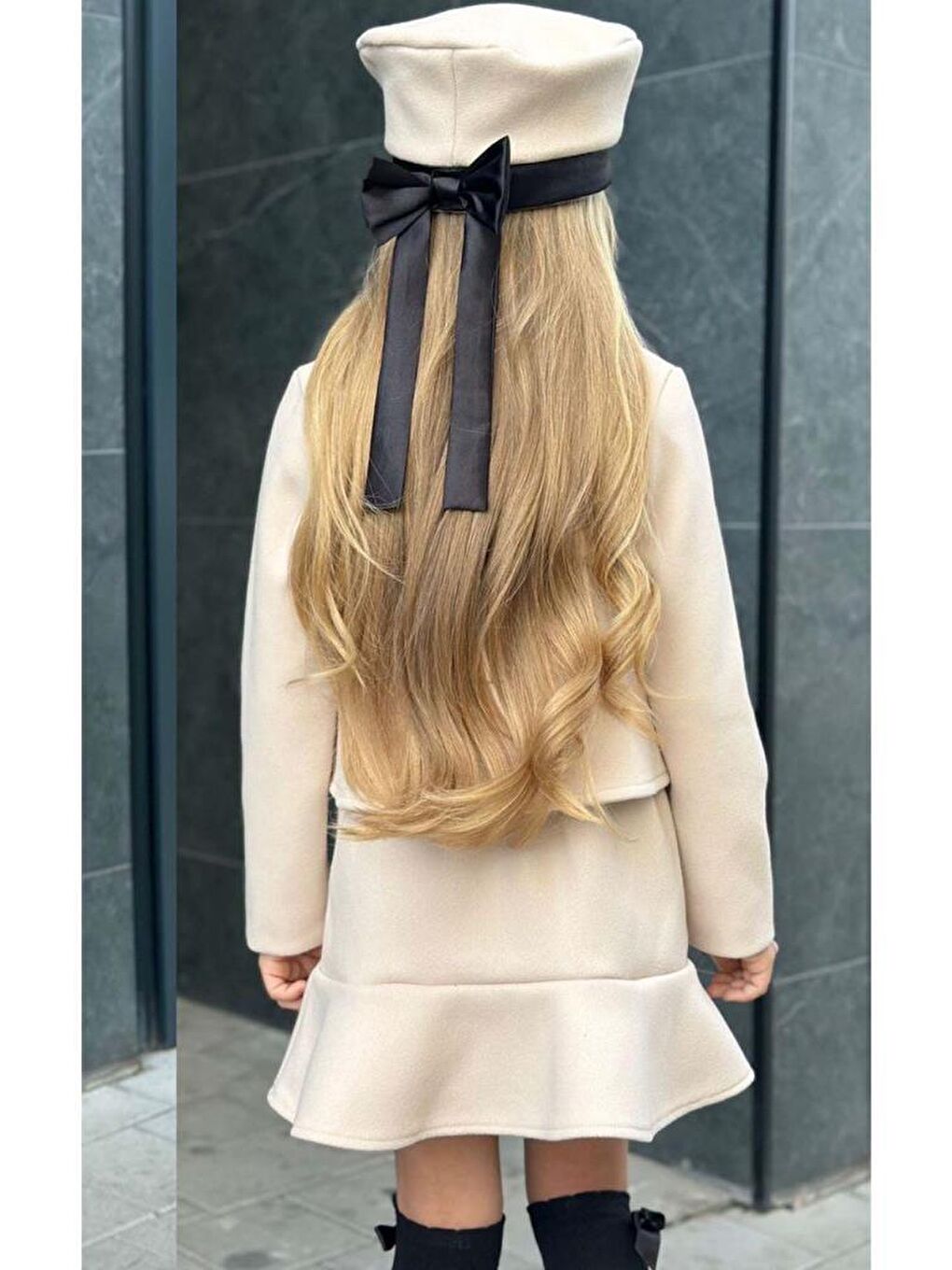 Ekru Kız Çocuk Asimetrik Kesim ve Düğme Detaylı Ceket Eteği Fırfır Detaylı Krem Kaşe Etekli Takım-3