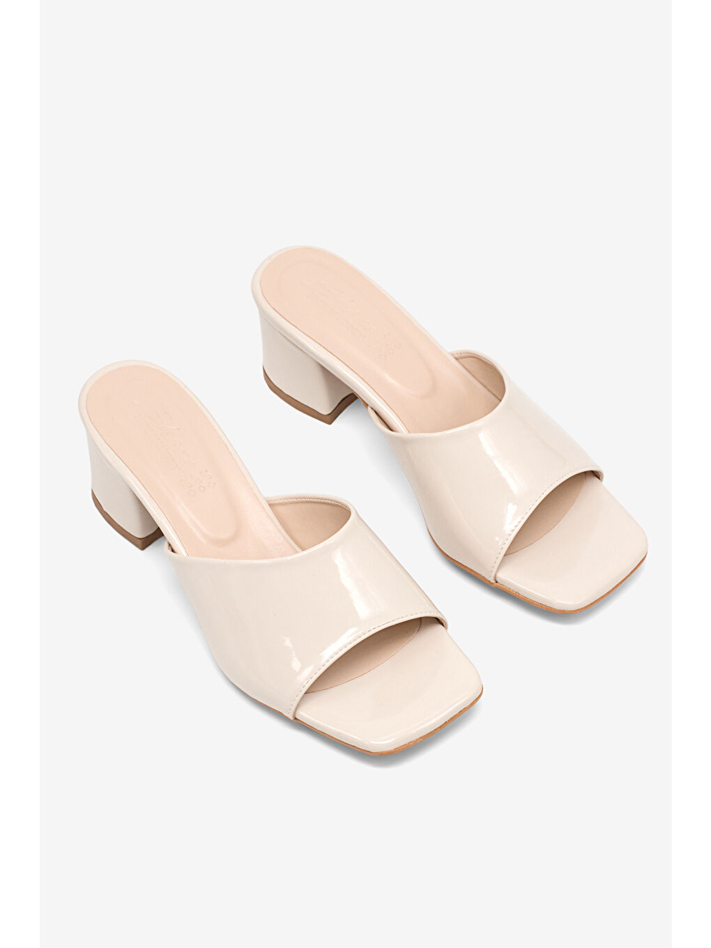 Kadın Bej Rahat Kalıp Topuklu Terlik-1