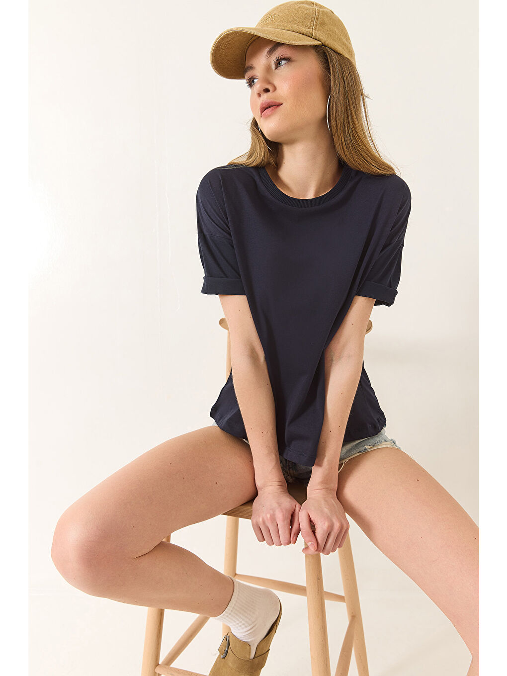 Lacivert Kadın % Organik Pamuk Relaxed Fit Yırtmaçlı Yuvarlak Yakalı T-Shirt