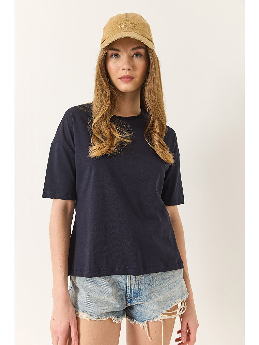 Lacivert Kadın % Organik Pamuk Relaxed Fit Yırtmaçlı Yuvarlak Yakalı T-Shirt-3