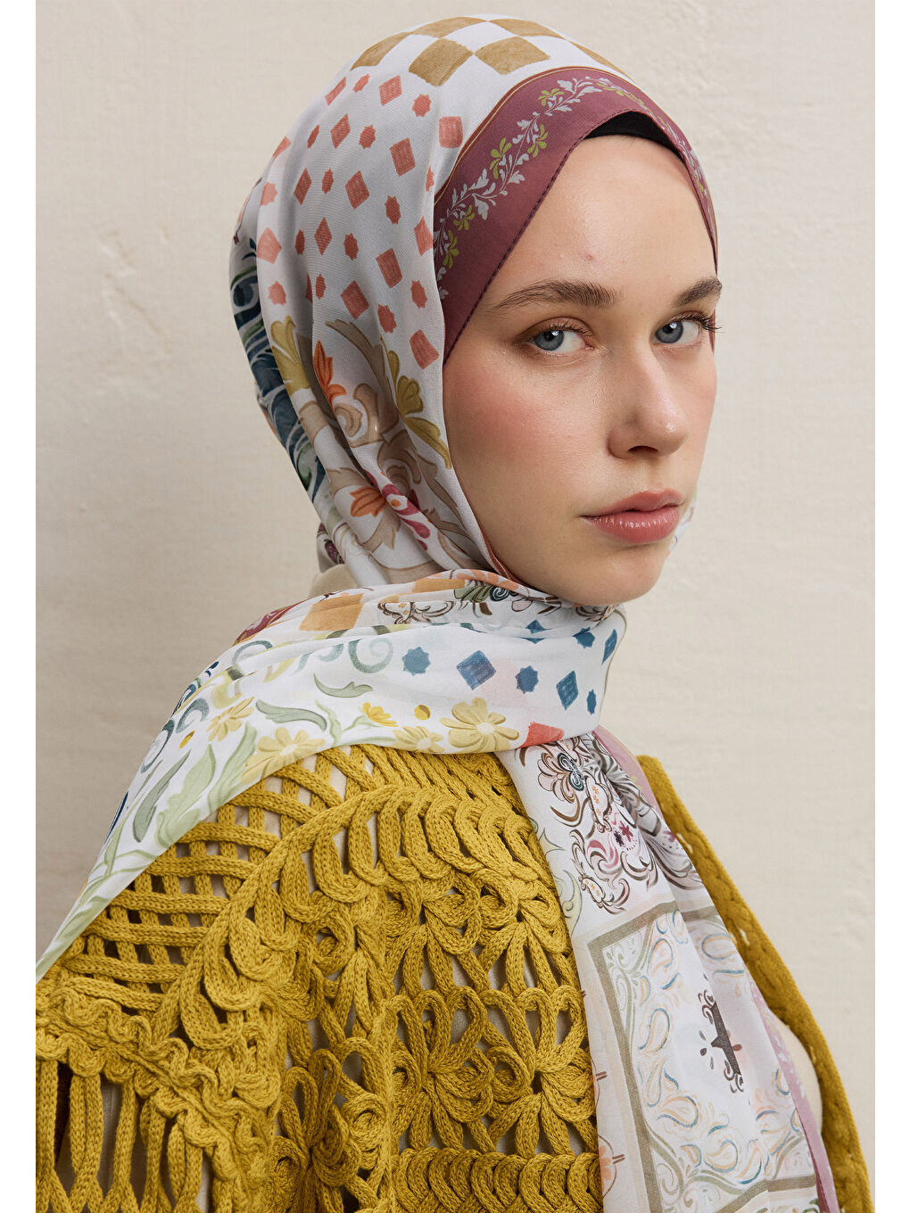 Pembe Bella Desen İpek Krep Şal Gülkurusu