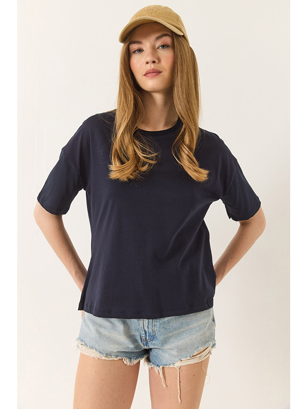 Lacivert Kadın % Organik Pamuk Relaxed Fit Yırtmaçlı Yuvarlak Yakalı T-Shirt-4