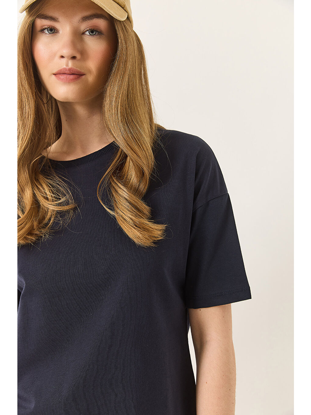 Lacivert Kadın % Organik Pamuk Relaxed Fit Yırtmaçlı Yuvarlak Yakalı T-Shirt-5