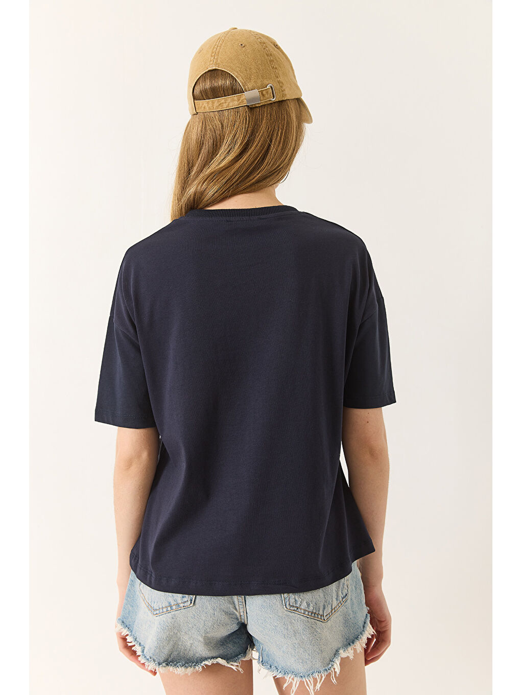 Lacivert Kadın % Organik Pamuk Relaxed Fit Yırtmaçlı Yuvarlak Yakalı T-Shirt-6