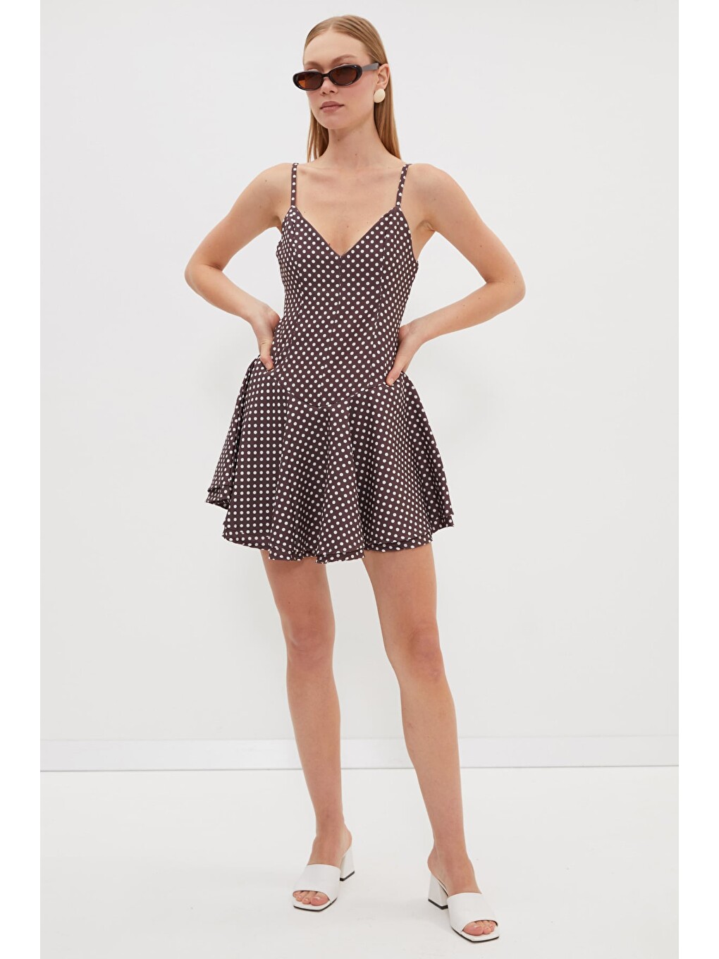 Kahverengi Puantiyeli Askılı Mini Boy Elbise-4