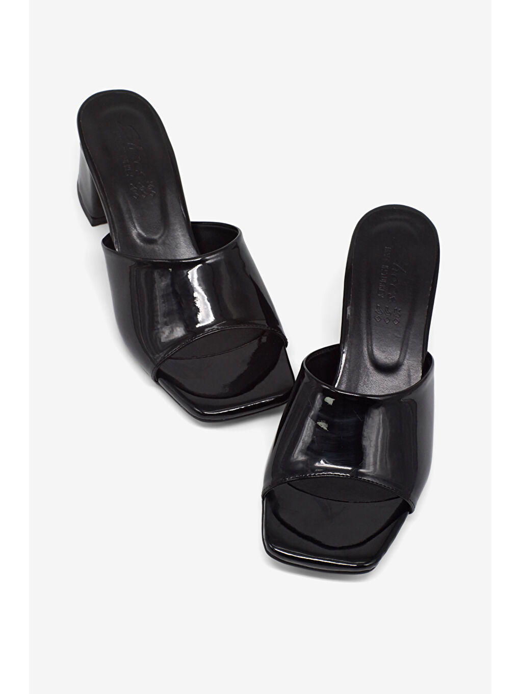 Kadın Siyah Rugan Rahat Kalıp Topuklu Terlik