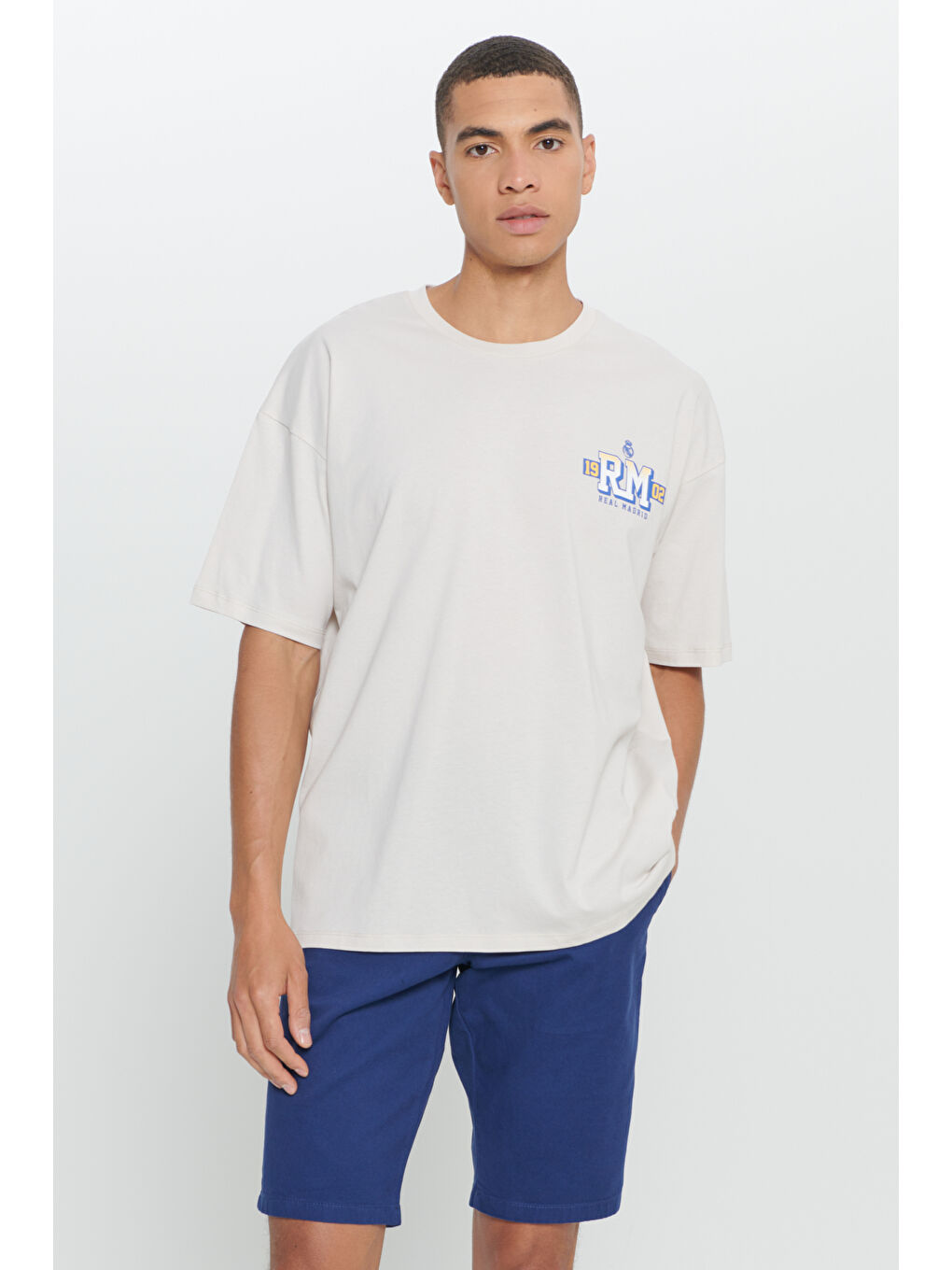 Erkek Açık Bej Real Madrid Lisanslı Oversize Fit Bol Kesim %100 Pamuk Bisiklet Yaka Tişört-3