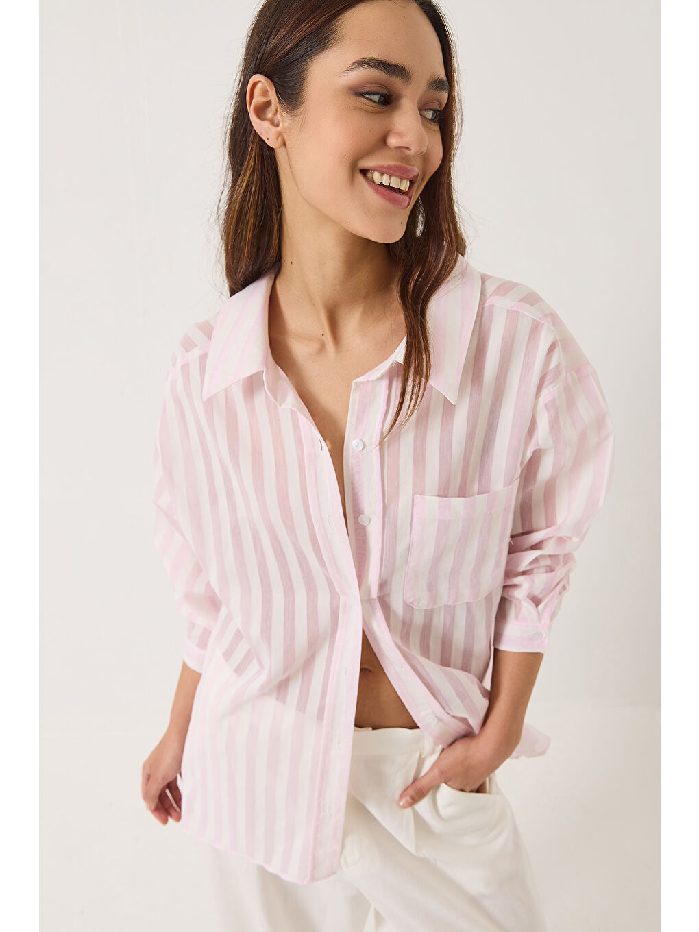 Pembe Kadın Çizgili Tek Cep Detaylı Oversize Gömlek