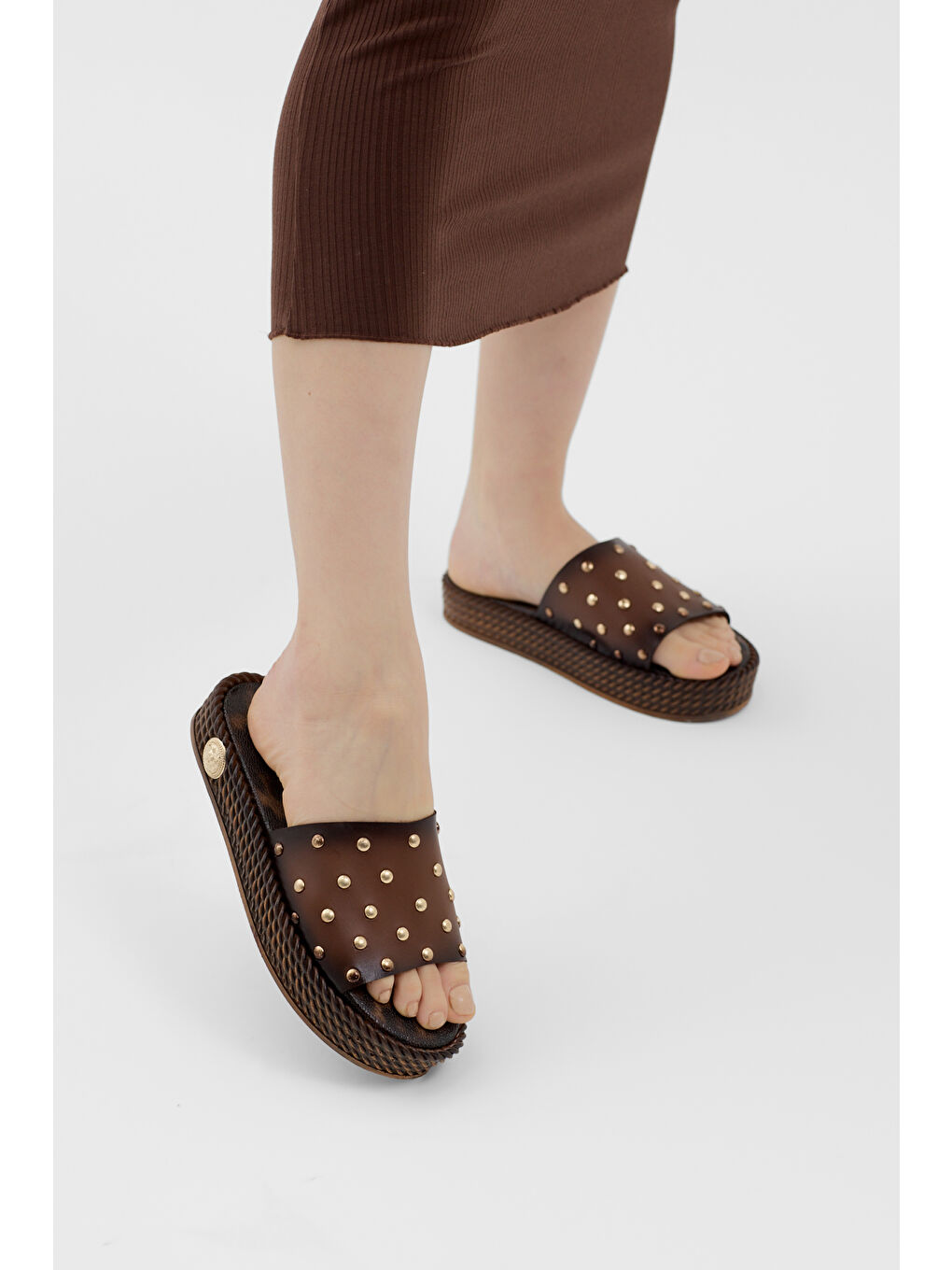Kahverengi Kadın Taba Poli Taban Düz Boncuk Detaylı Terlik-4