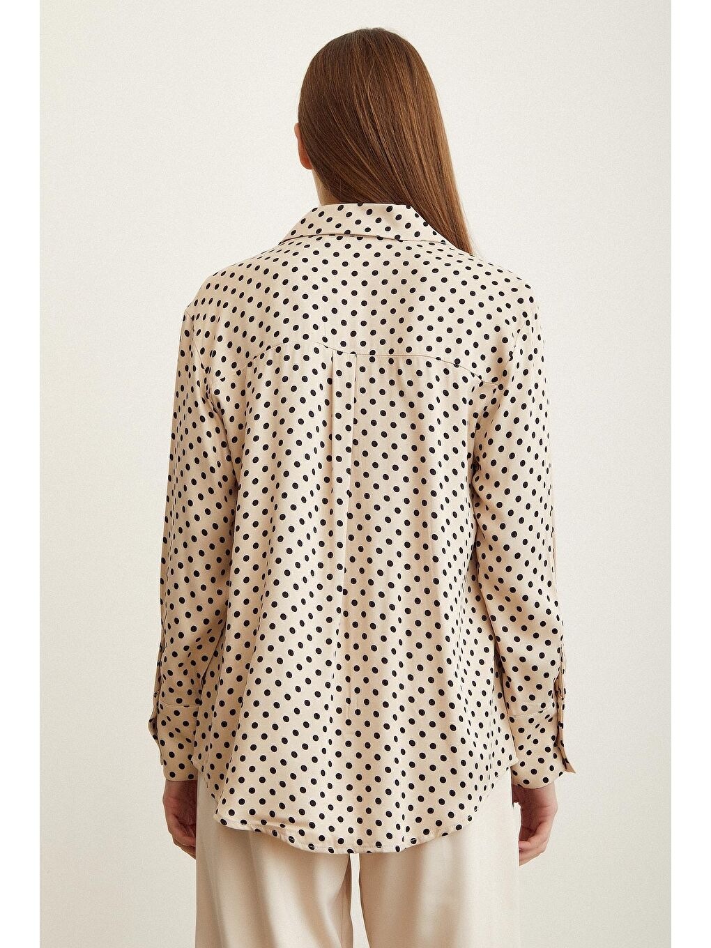 Bej Puantiye Desenli Saten Gömlek-2