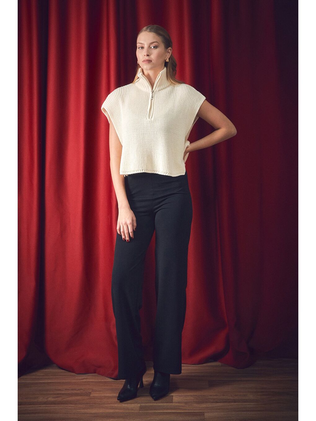 Bej Yarım Fermuarlı Dik Yaka Triko Süveter-2