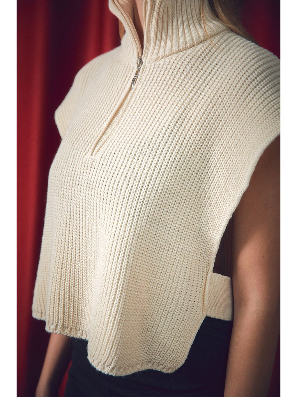 Bej Yarım Fermuarlı Dik Yaka Triko Süveter-3