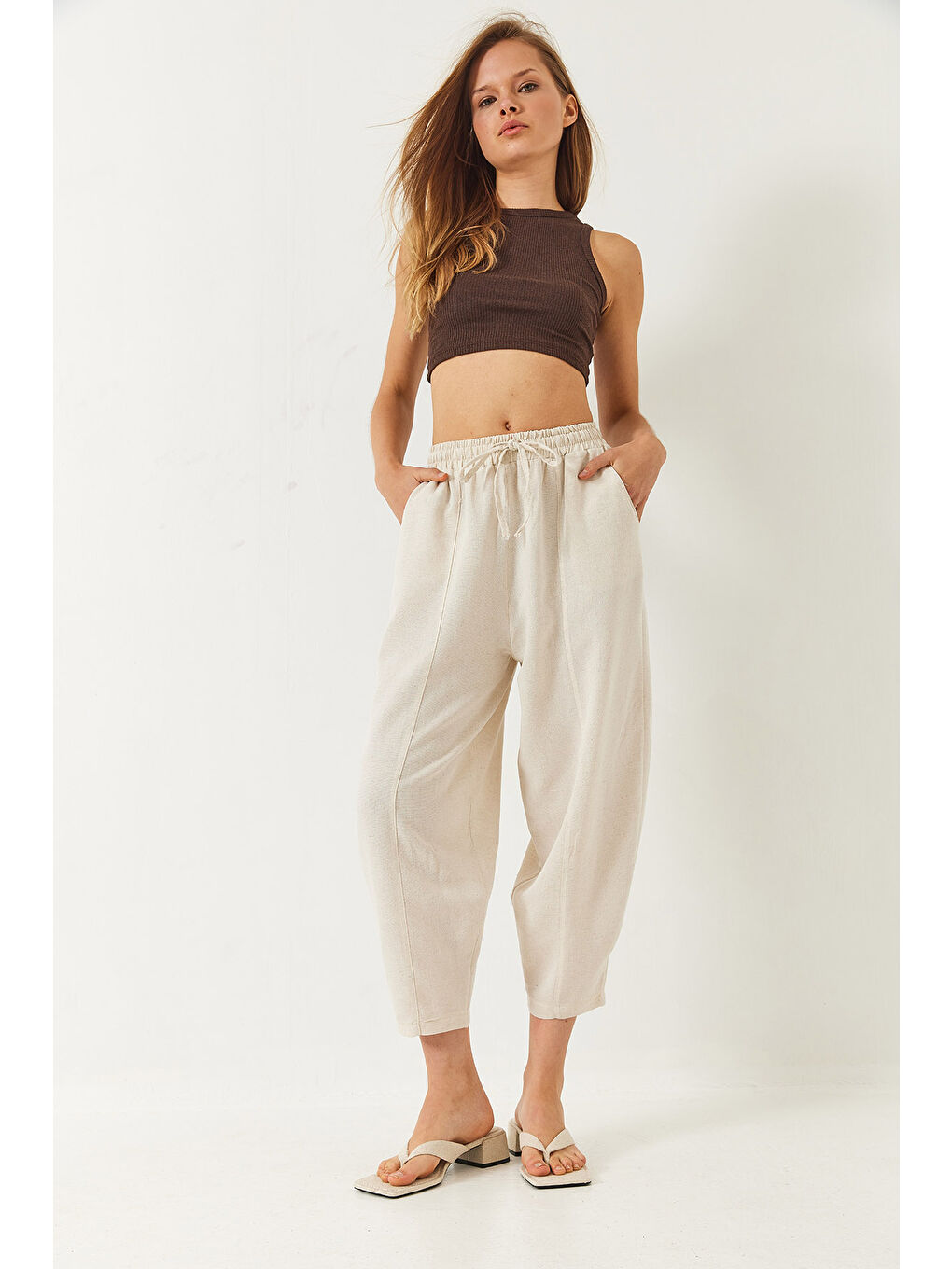 Bej Kadın Beli Lastikli Cep Detaylı Şalvar Kesim Pantolon-1