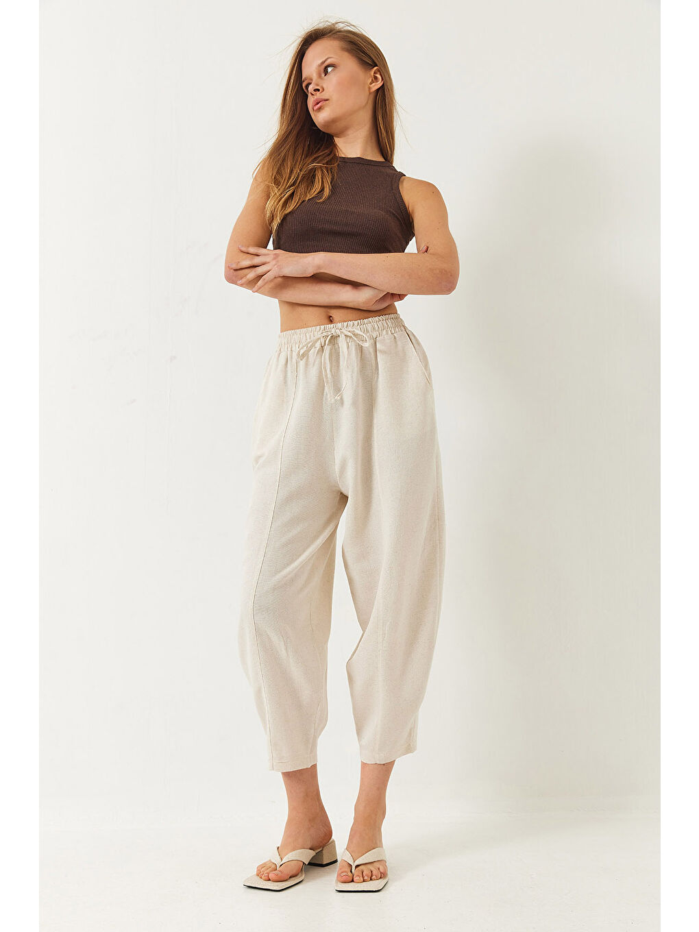 Bej Kadın Beli Lastikli Cep Detaylı Şalvar Kesim Pantolon-3