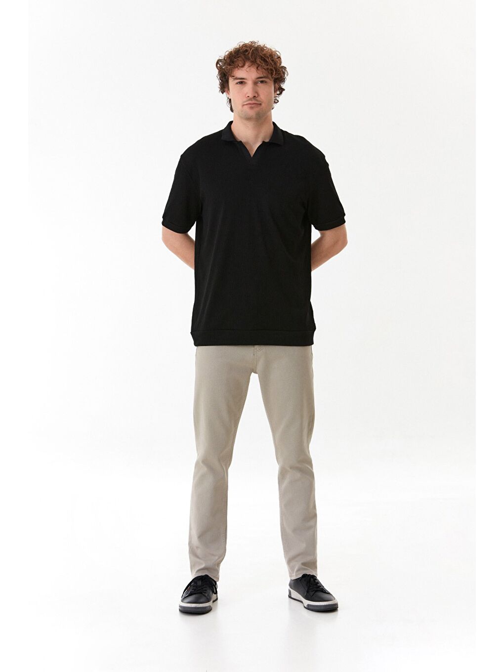 Siyah Basic Polo Yaka Jakarlı Tişört-1
