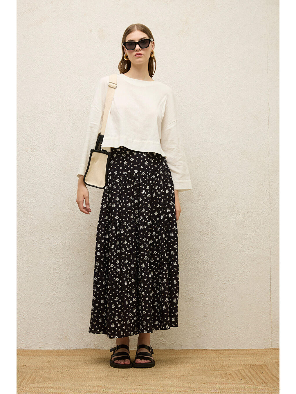 Siyah Viskon Desenli Etek Dıtsy-1