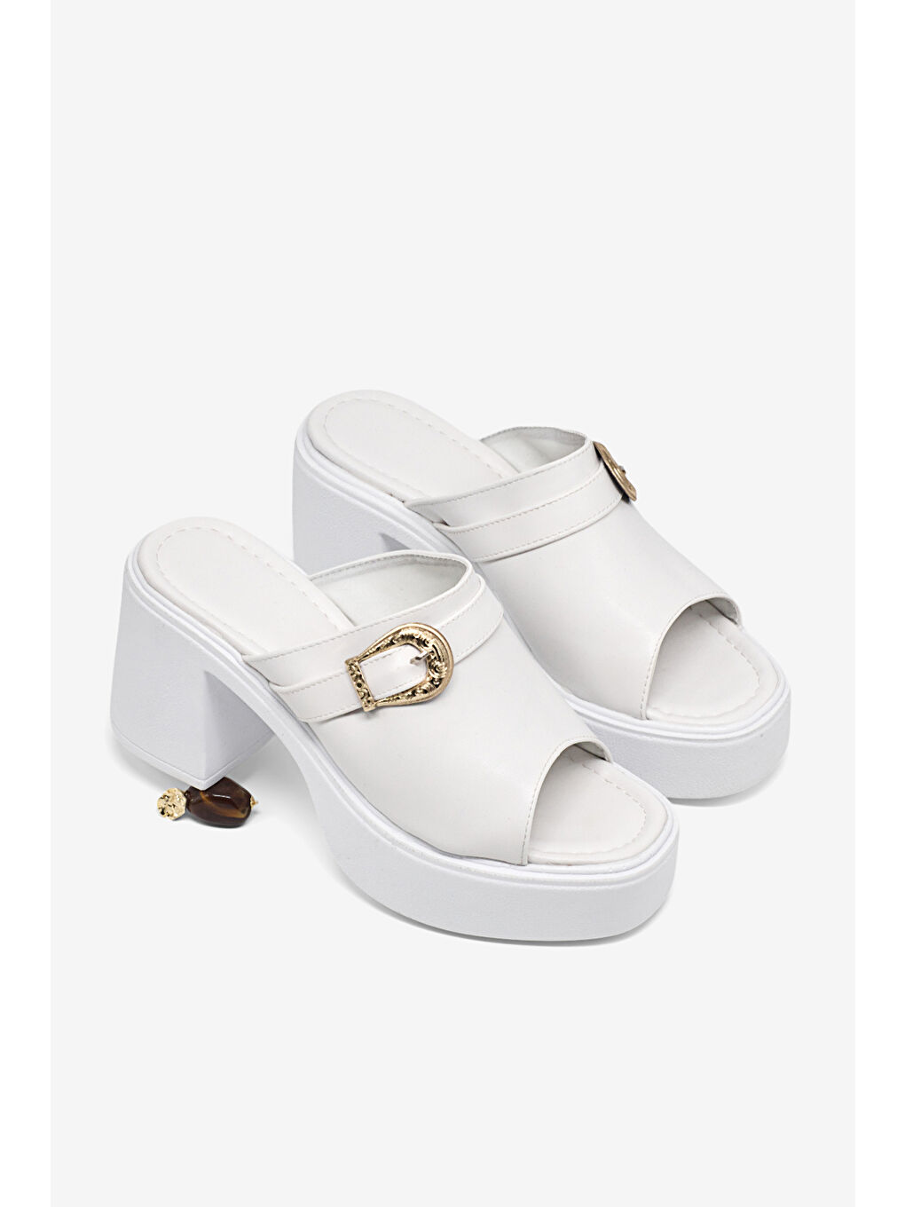 Kadın Beyaz Yüksek Tabanlı Rahat Tokalı Terlik