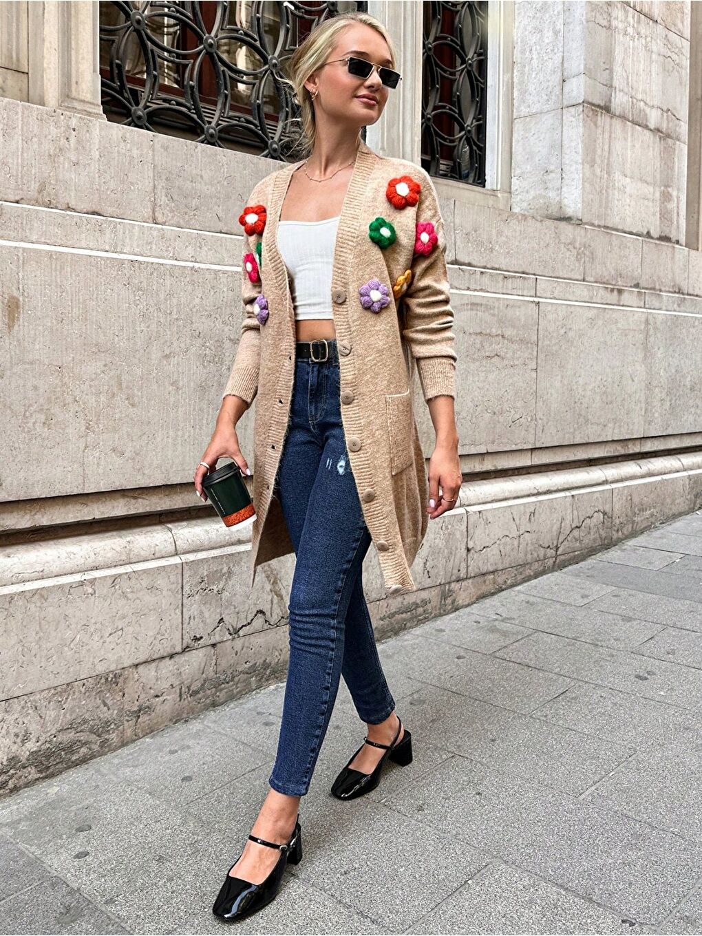 Bej Kadın Çiçek Nakışlı Cepli Uzun Triko Hırka-1