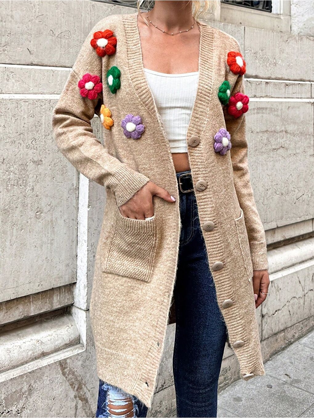 Bej Kadın Çiçek Nakışlı Cepli Uzun Triko Hırka-2