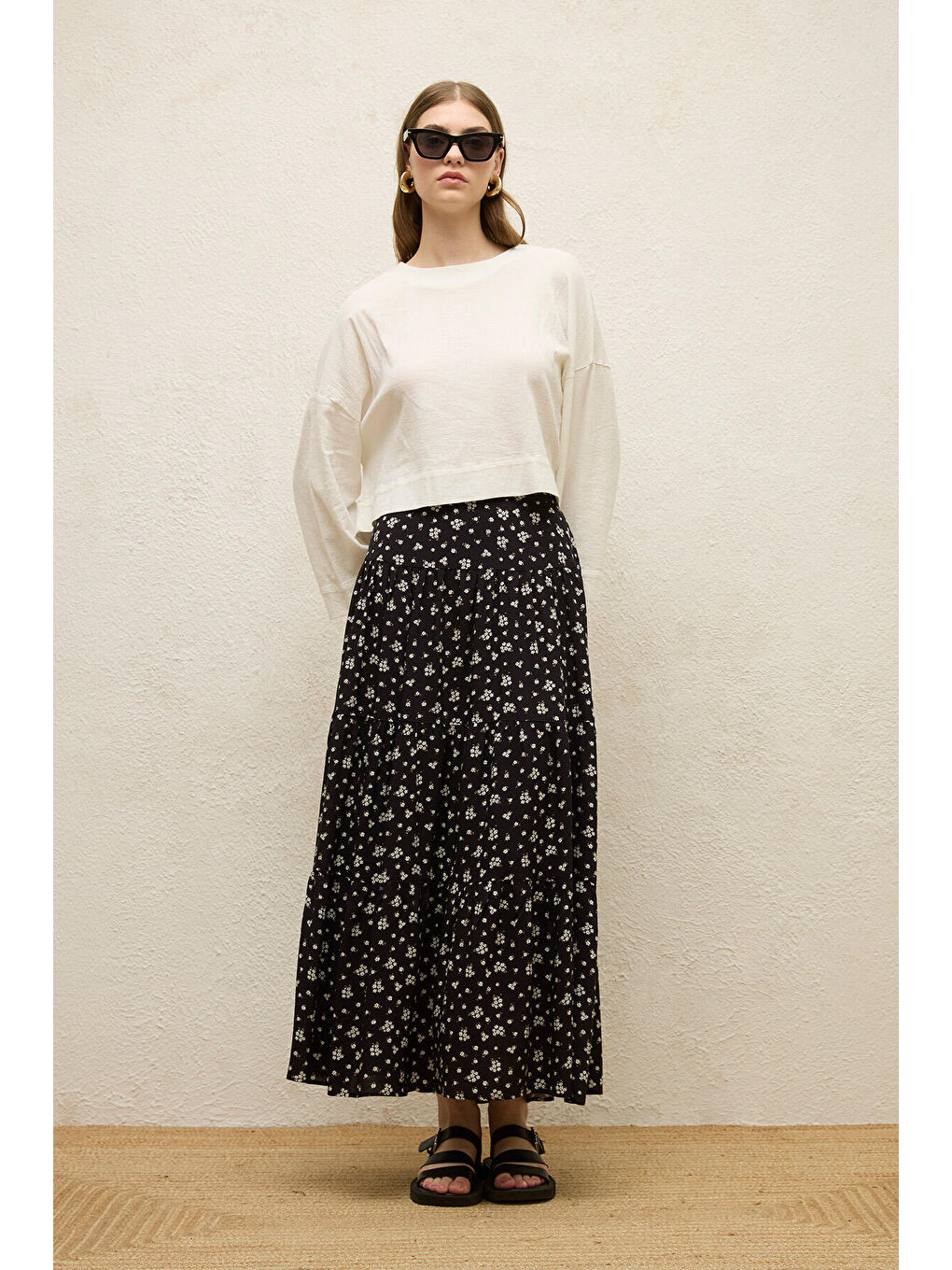 Siyah Viskon Desenli Etek Dıtsy-3