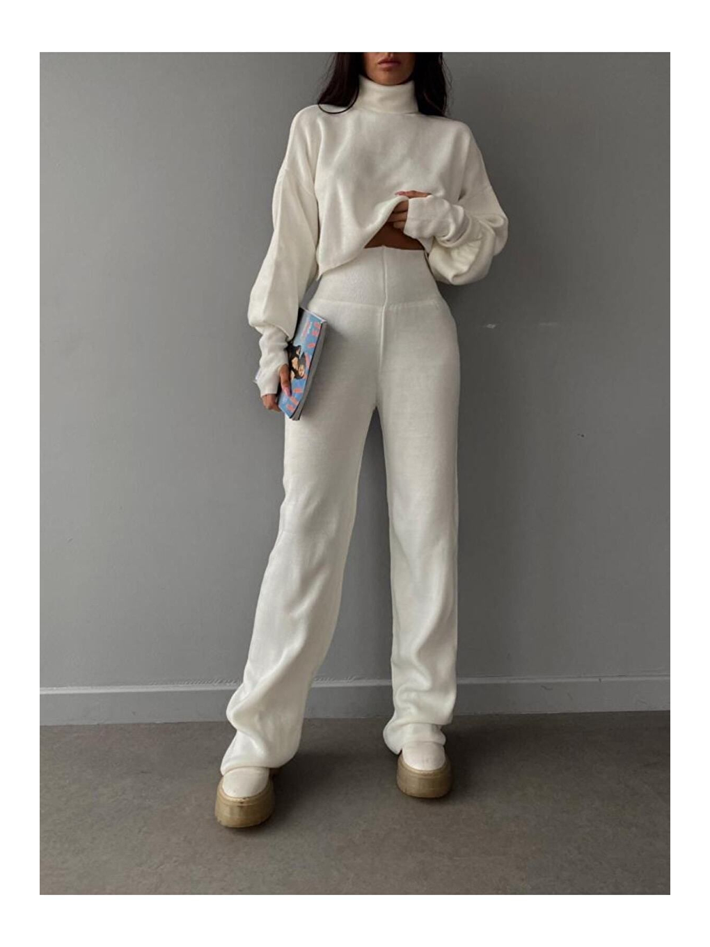 Beyaz Balıkçı Yaka Parmak Geçirmeli Alt Üst Triko Takım