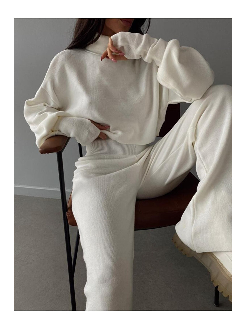 Beyaz Balıkçı Yaka Parmak Geçirmeli Alt Üst Triko Takım-1