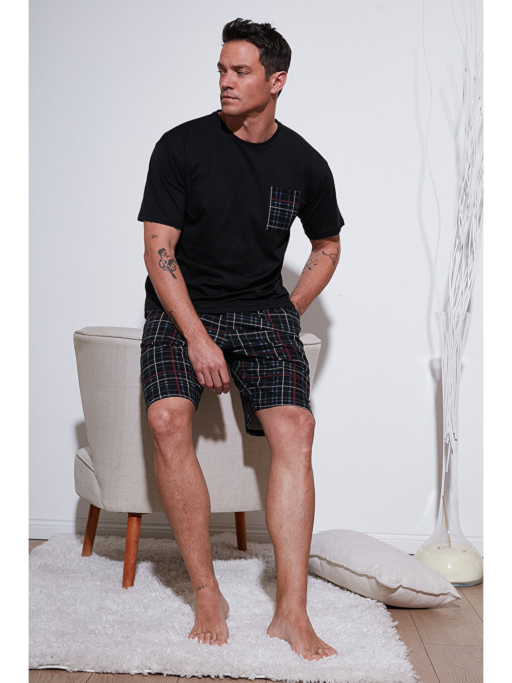 Siyah Kareli Regular Fit Pamuklu Bisiklet Yaka Kısa Kollu Şortlu Pijama Takımı 6572020-1