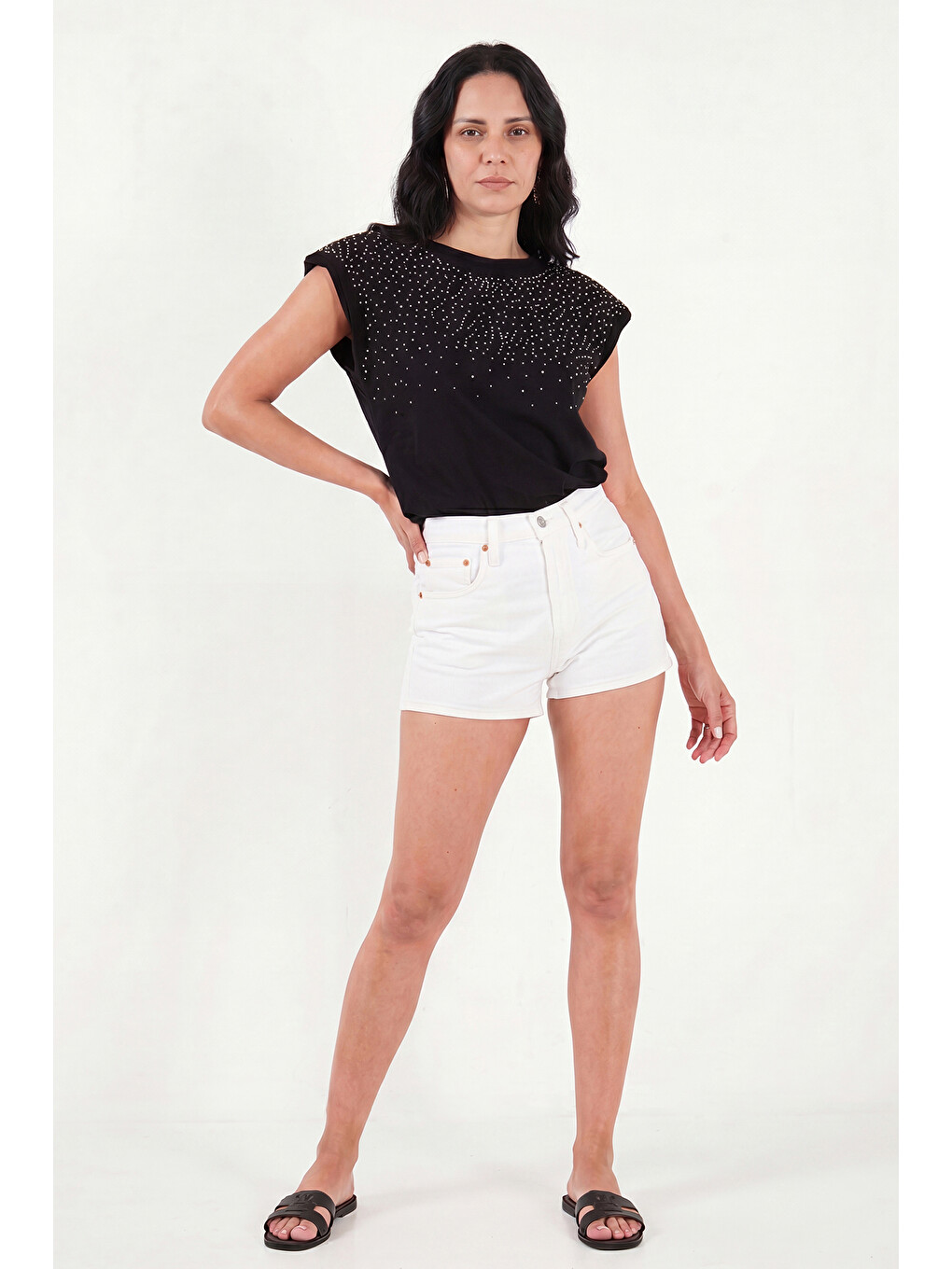 Siyah Pamuklu Regular Fit Taş Detaylı Bluz 5866945-2