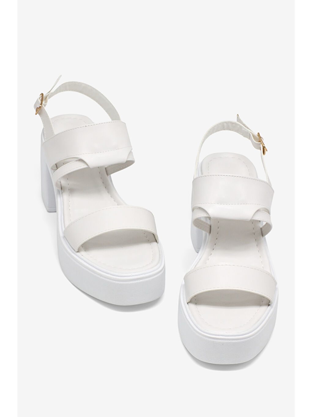 Kadın Beyaz Rahat Kalıp Poli Taban Topuklu Sandalet