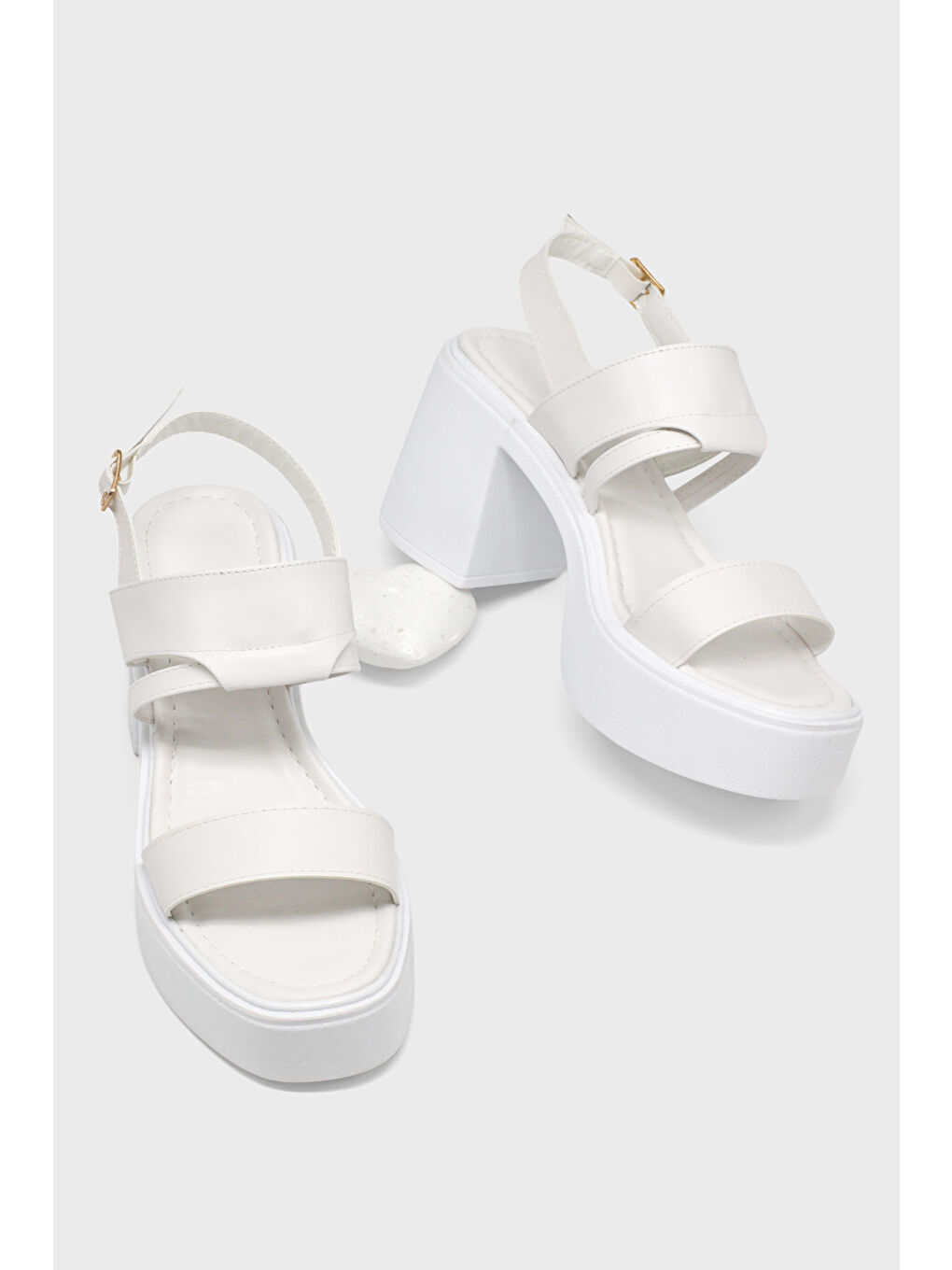 Kadın Beyaz Rahat Kalıp Poli Taban Topuklu Sandalet-4
