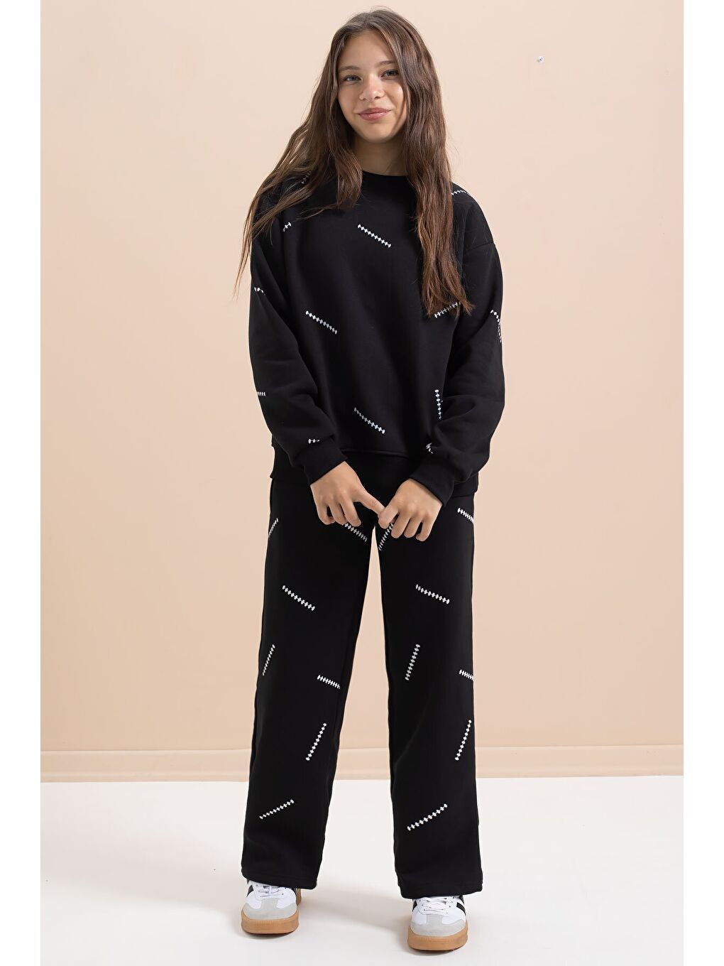 Siyah Kız Çocuk Desenli 3 İplik Şardonlu Geniş Paça Eşofman Takımı 22642-1