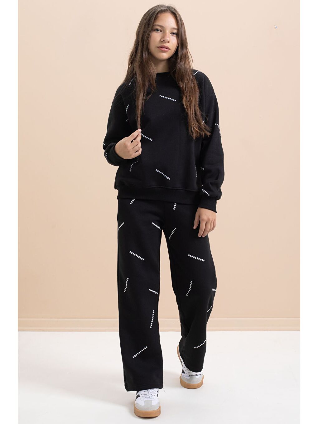 Siyah Kız Çocuk Desenli 3 İplik Şardonlu Geniş Paça Eşofman Takımı 22642-3