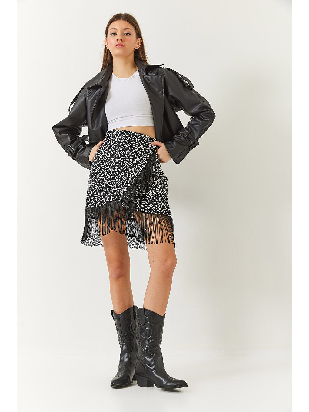 Siyah Kadın Anvelop Detaylı Desenli Püsküllü Etek DE-1