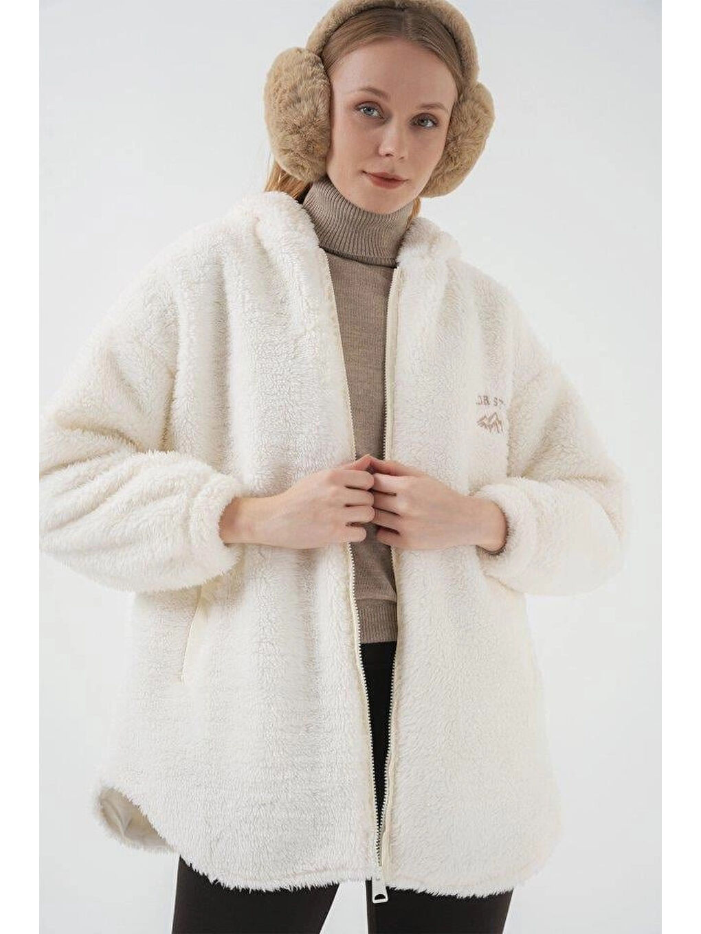 Kadın Ekru Fermuarlı Suni Yünlü Astarlı Kapüşonlu Pelüş Ceket HZL25W-BD152071-2