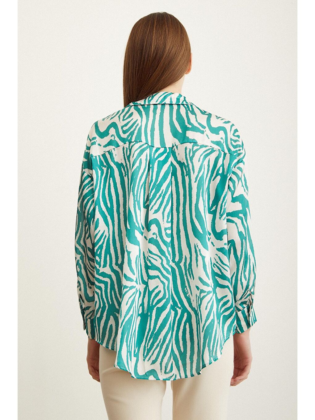 Yeşil Zebra Desen V Yaka Saten Gömlek-2