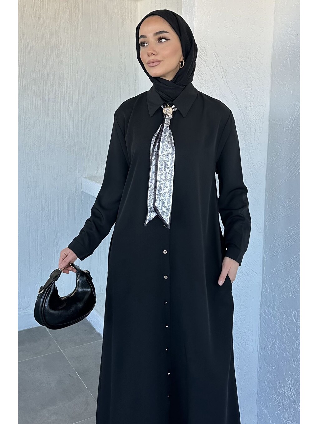 Siyah Boydan Düğmeli Fular Aksesuarlı Tesettür Elbise-2