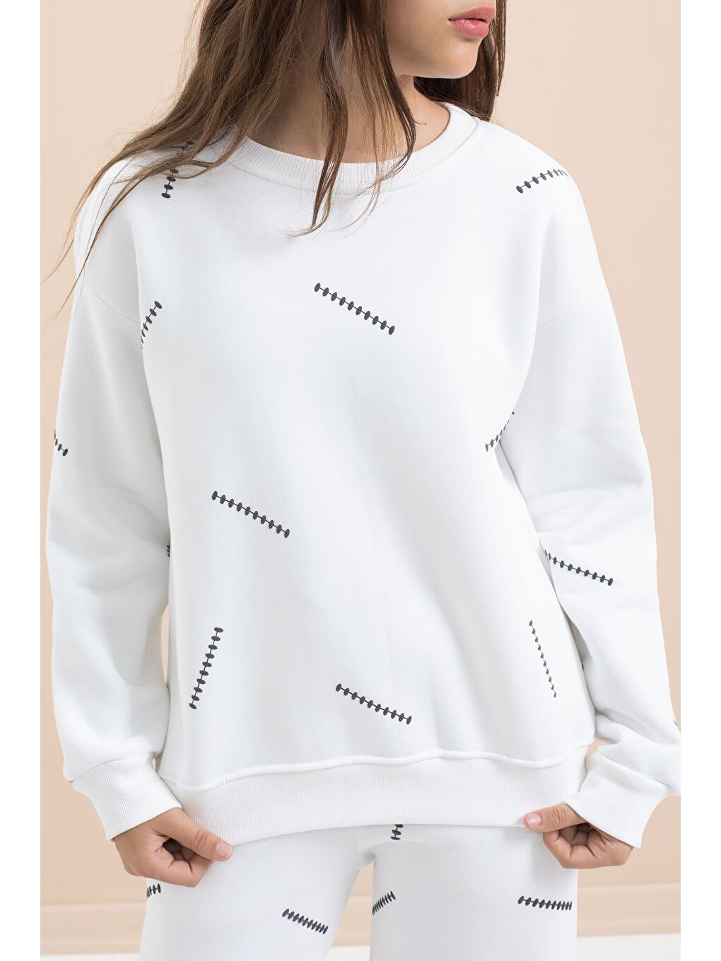 Beyaz Kız Çocuk Desenli 3 İplik Şardonlu Geniş Paça Eşofman Takımı 22644-1