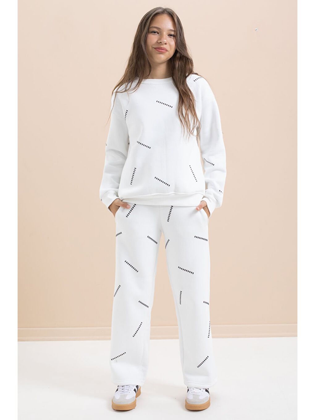 Beyaz Kız Çocuk Desenli 3 İplik Şardonlu Geniş Paça Eşofman Takımı 22644-2