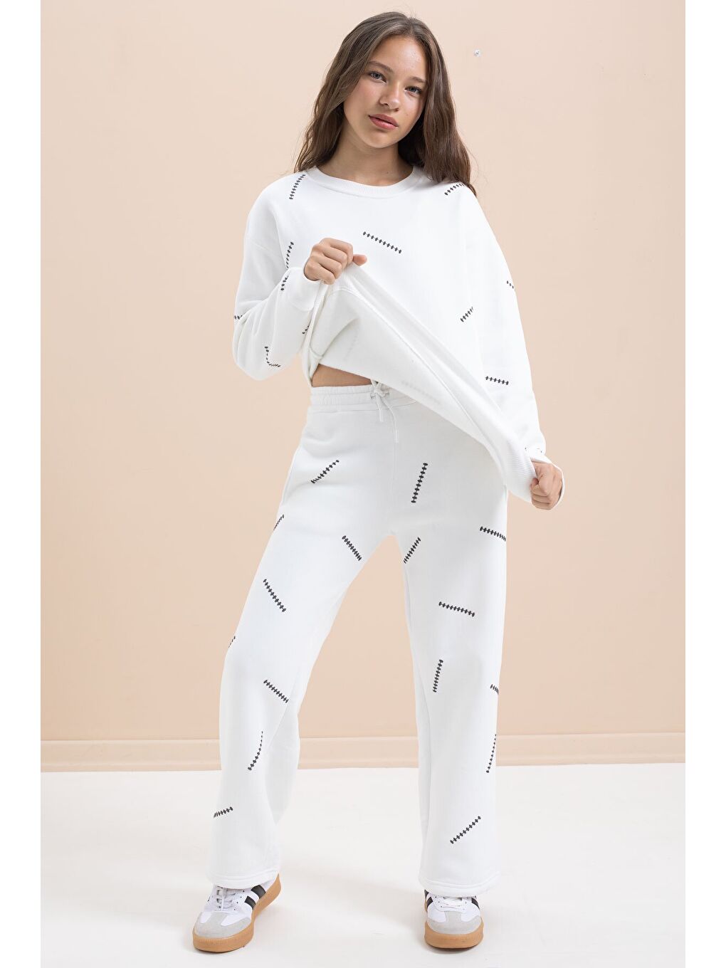 Beyaz Kız Çocuk Desenli 3 İplik Şardonlu Geniş Paça Eşofman Takımı 22644-3