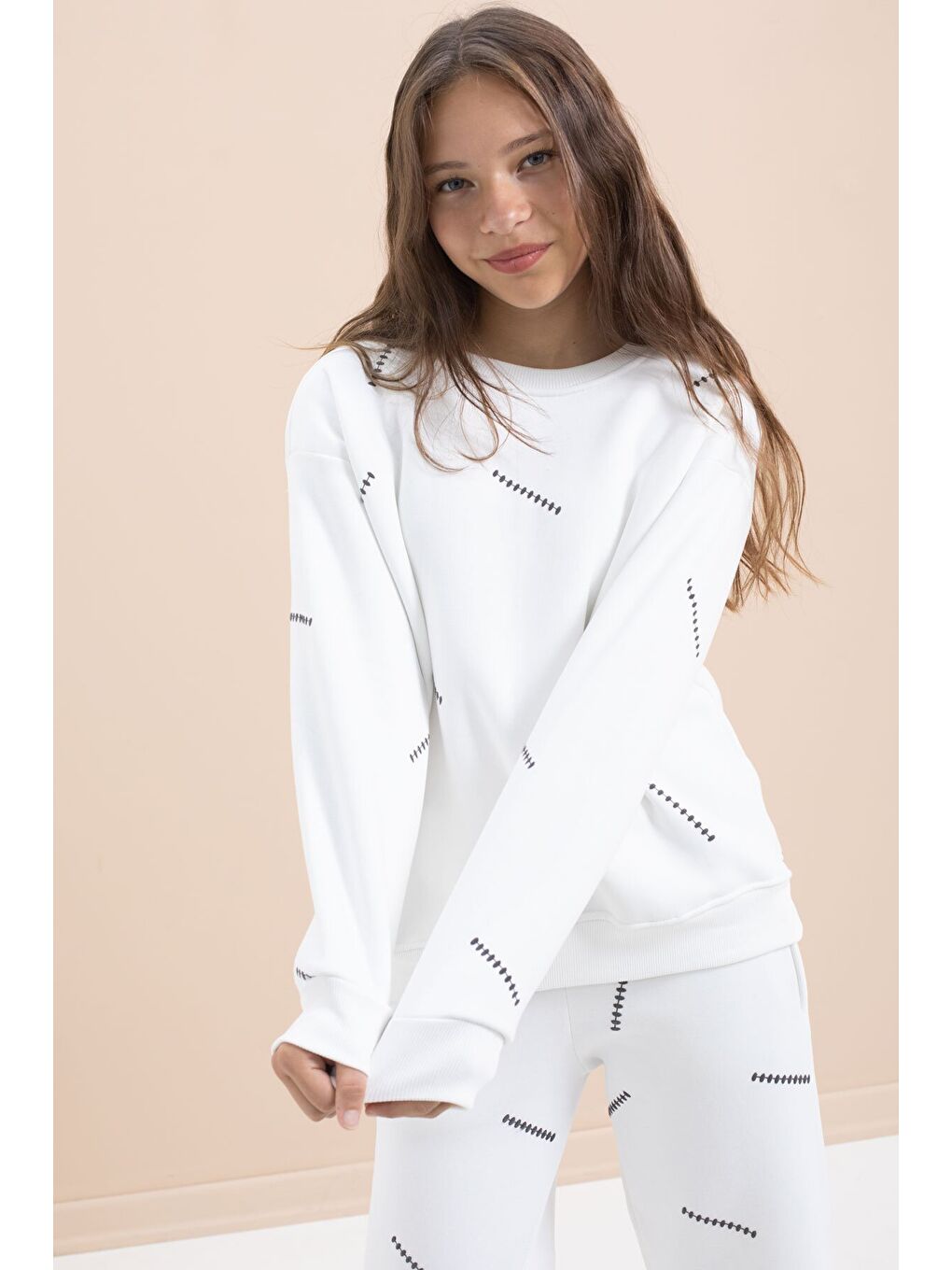 Beyaz Kız Çocuk Desenli 3 İplik Şardonlu Geniş Paça Eşofman Takımı 22644-4