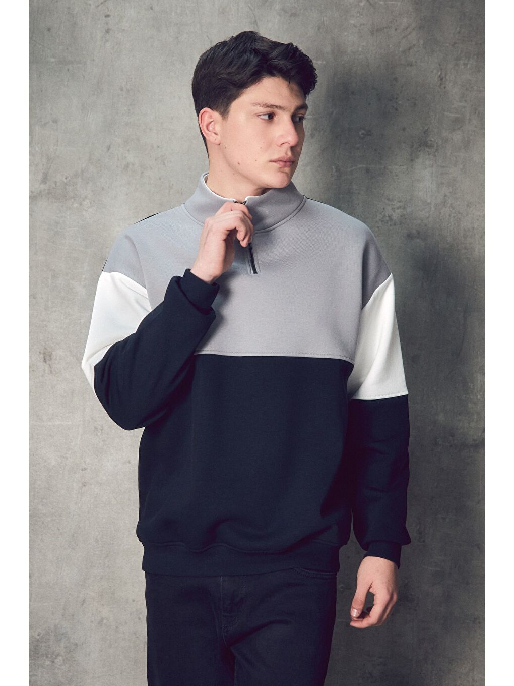 Siyah 3 İplik Renk Bloklu Yarım Fermuarlı Dik Yaka Sweatshirt