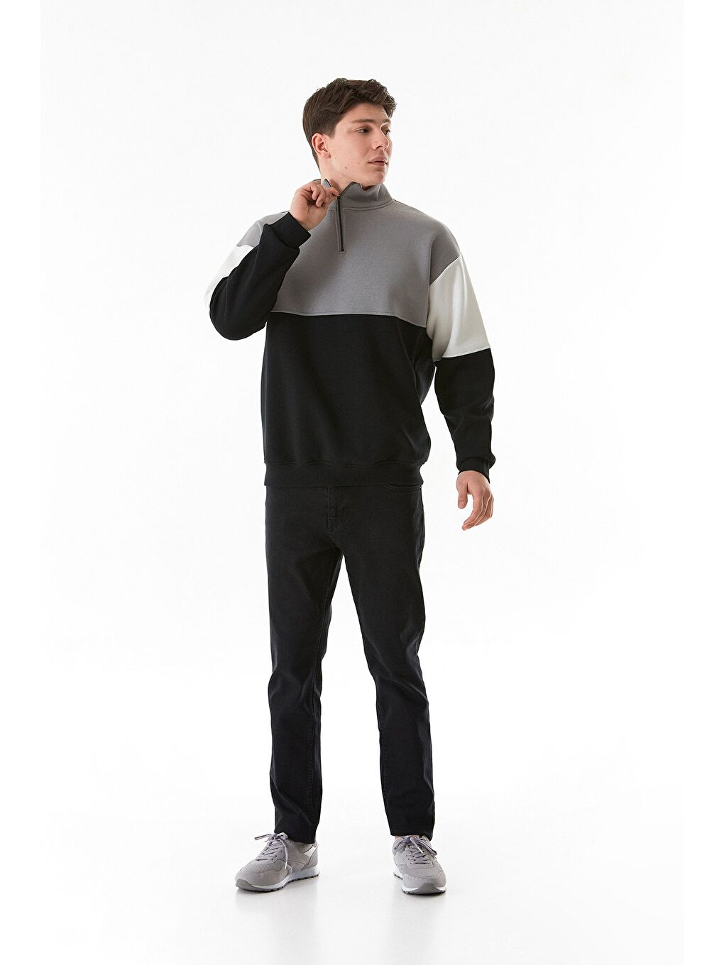 Siyah 3 İplik Renk Bloklu Yarım Fermuarlı Dik Yaka Sweatshirt-3
