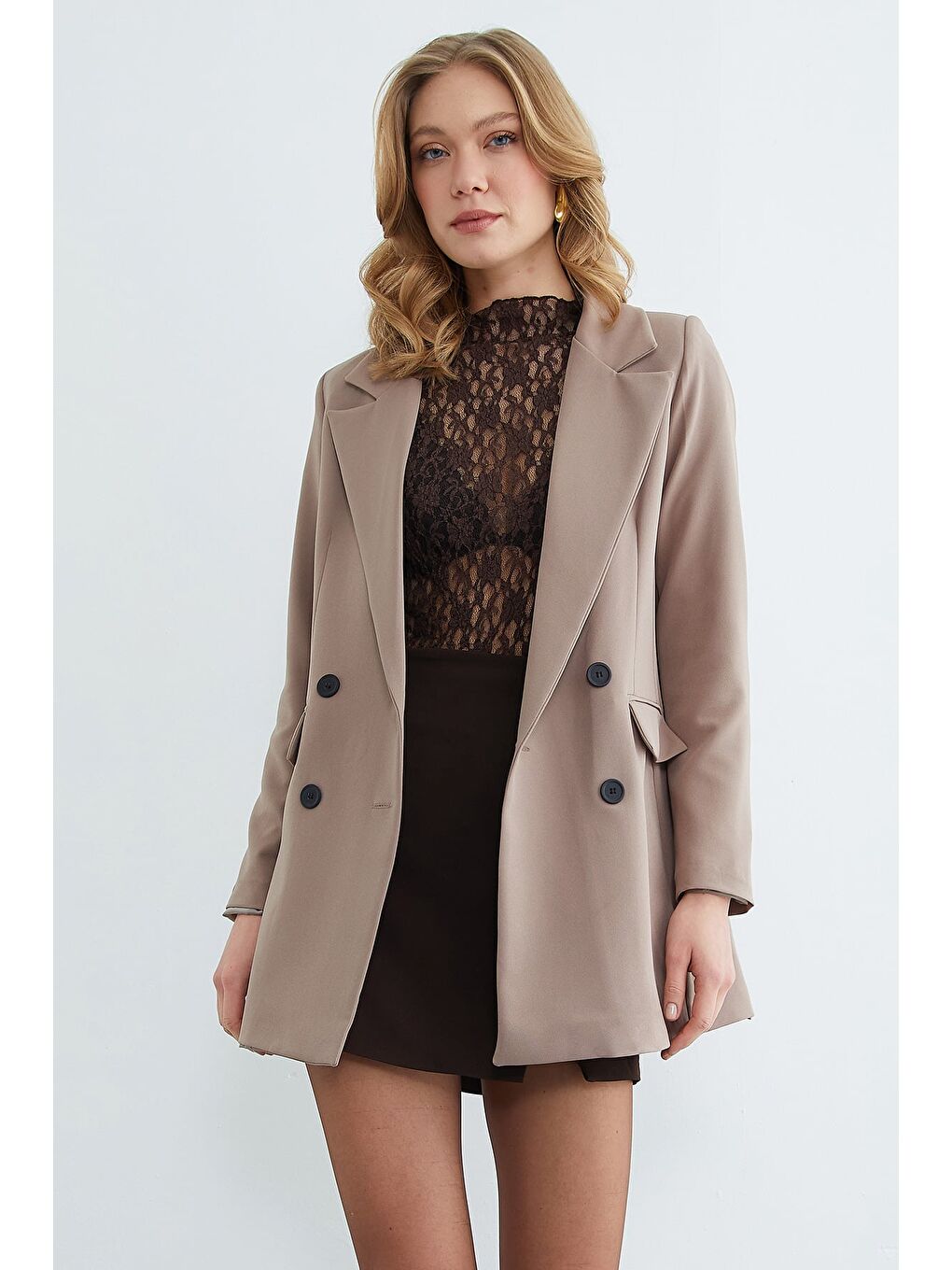 Bej Kemerli Kruvaze Yaka Düğmeli Ceket-2