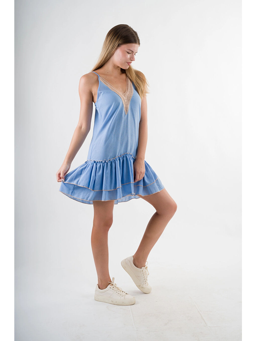 Kadın Mavi V Yaka İp Askılı Eteği Pileli Güpür Detaylı Elbise HZL24S-YY244-3