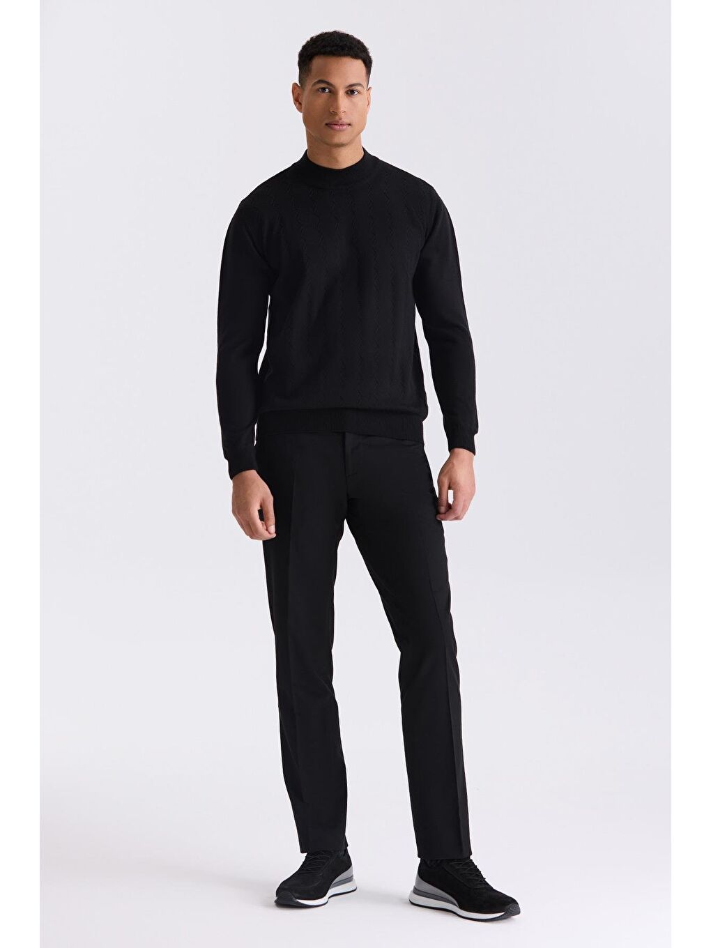 Siyah Classic Fit Desenli Yarım Balıkçı Yaka Triko Kazak-1