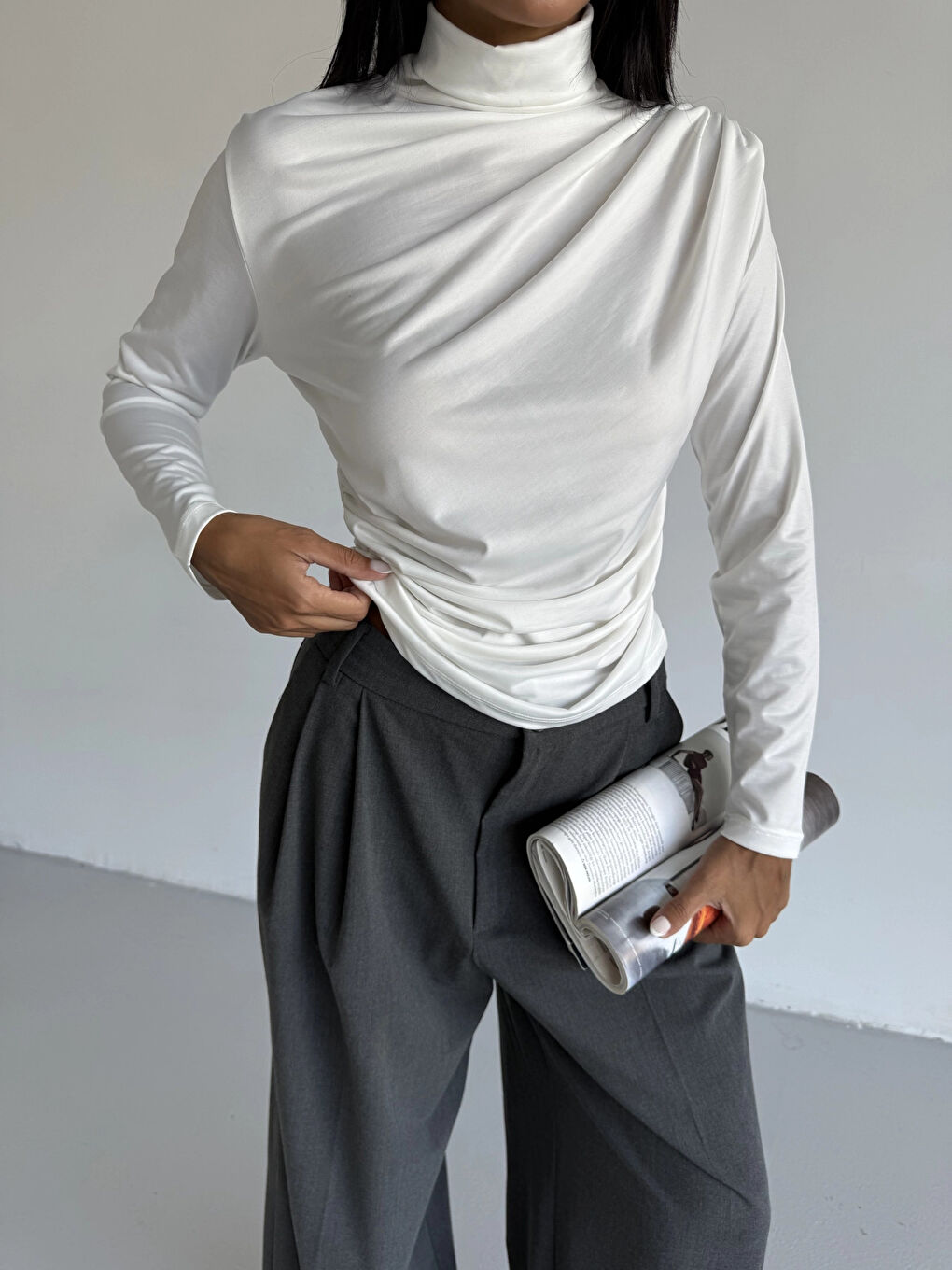 Kadın Beyaz Uzun Kollu Drape Detaylı Boğazlı Sandy Bluz HZL25W-FRY123301-1