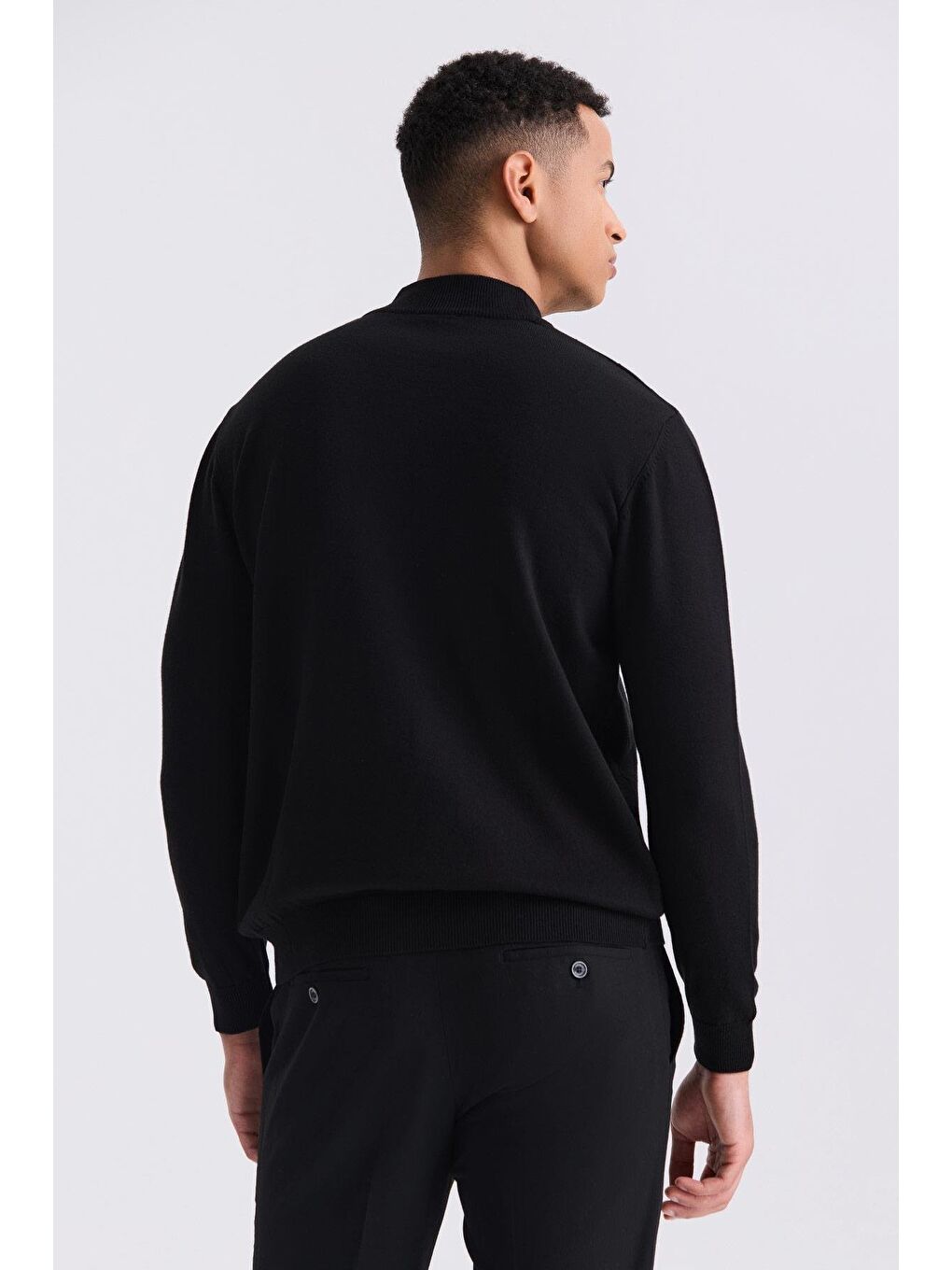 Siyah Classic Fit Desenli Yarım Balıkçı Yaka Triko Kazak-3